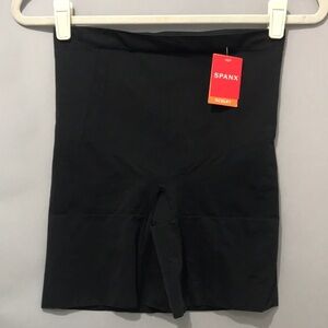 Spanx Women’s Mid- Thigh Short Black Size XL